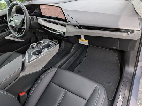 New 2026 Cadillac Optiq Luxury 1 image 29