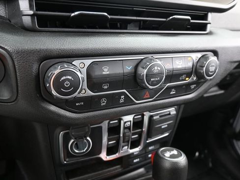 Used 2024 Jeep Wrangler Sport S AWD/4WD image 19