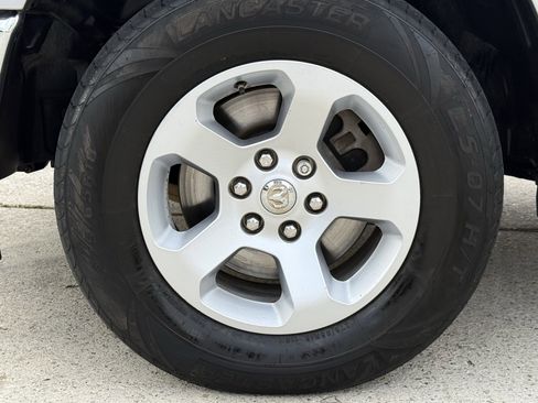 Used 2019 RAM 1500 Big Horn image 12