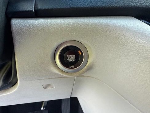 Used 2024 Chrysler Pacifica Touring-L FWD image 21