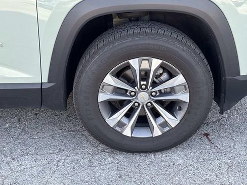 Used 2025 Chevrolet Equinox LT w/ Convenience Package II FWD image 9