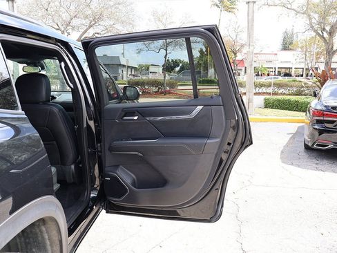 Used 2024 GMC Acadia Elevation image 26