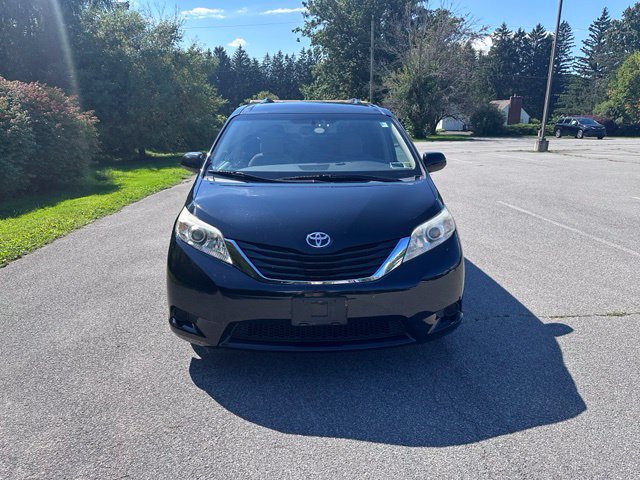 Used 2017 Toyota Sienna LE w/ Cargo Management Package FWD image 8