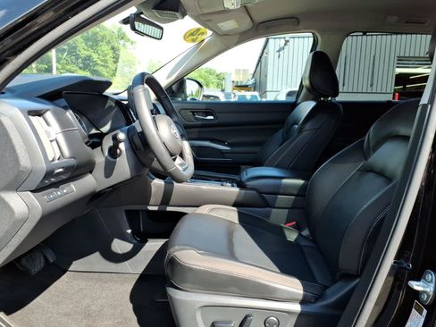 Certified 2024 Nissan Pathfinder SL AWD/4WD image 11