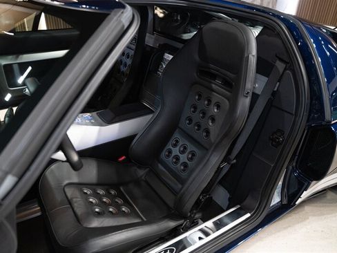 Used 2006 Ford GT RWD image 7