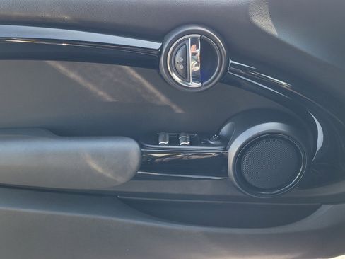 Used 2019 MINI Cooper S image 19
