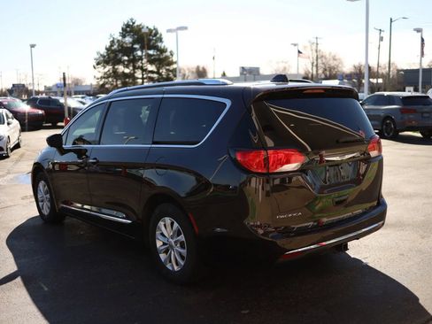 Used 2019 Chrysler Pacifica Touring-L FWD image 7