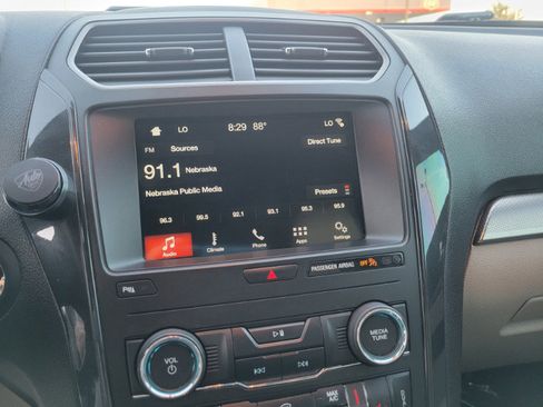 Used 2018 Ford Explorer XLT w/ Equipment Group 202A AWD/4WD image 39