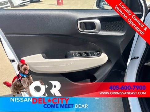 Used 2025 Hyundai Venue SEL FWD image 14