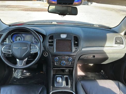 Used 2017 Chrysler 300 Limited image 23