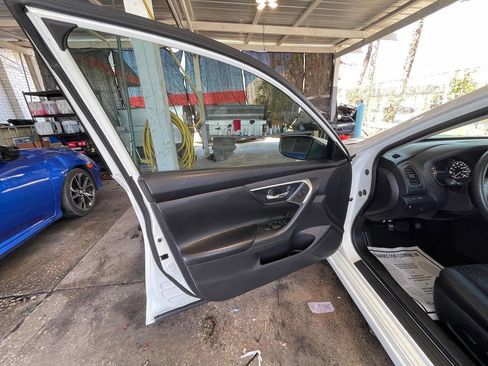 Used 2017 Nissan Altima 2.5 S w/ Power Driver Seat Package image 3