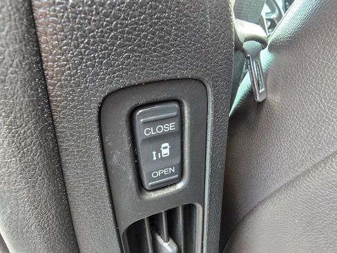 Used 2018 Honda Odyssey Touring image 23