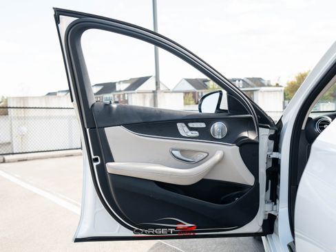 Used 2017 Mercedes-Benz E 300 4MATIC image 39