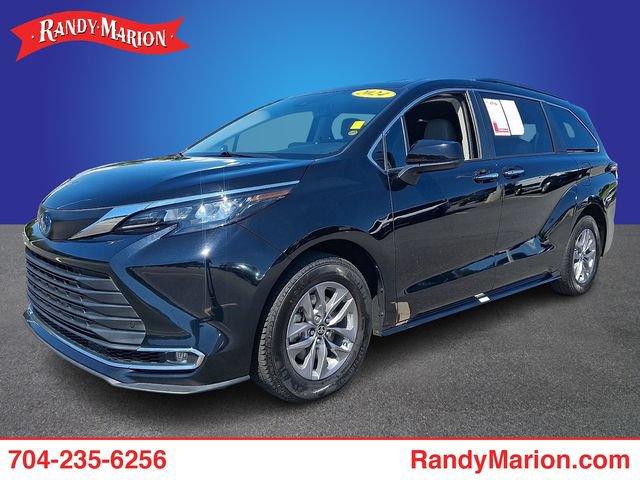 Used 2024 Toyota Sienna XLE FWD image 1