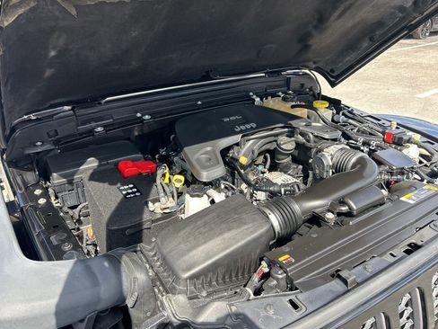 Used 2021 Jeep Gladiator Rubicon image 16