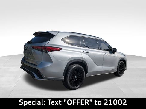Used 2023 Toyota Highlander XSE image 3