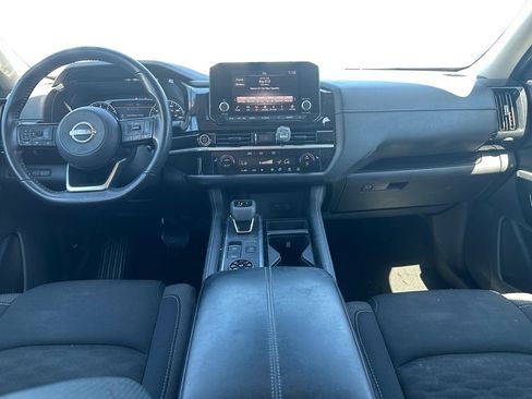 Used 2023 Nissan Pathfinder SV AWD/4WD image 2