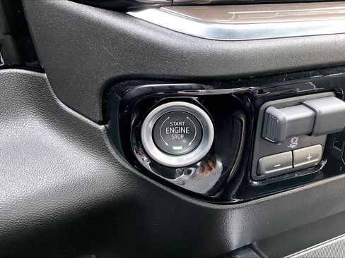 Certified 2022 Chevrolet Silverado 1500 High Country w/ High Country Premium Package AWD/4WD image 34