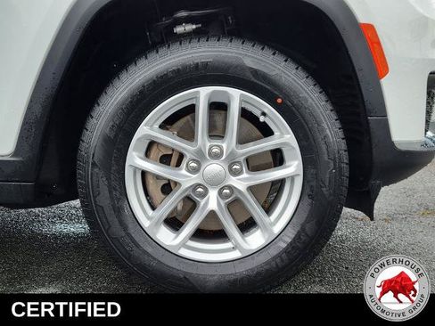 Used 2024 Jeep Grand Cherokee L Laredo RWD image 12