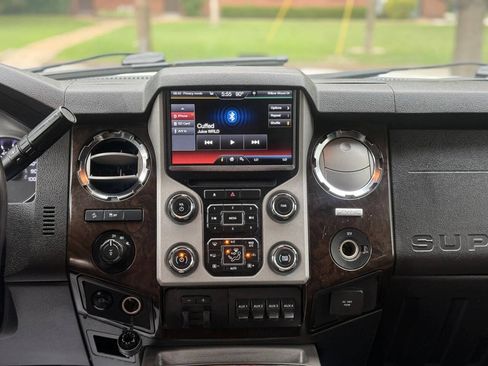 Used 2016 Ford F250 Platinum w/ FX4 Off-Road Package AWD/4WD image 15