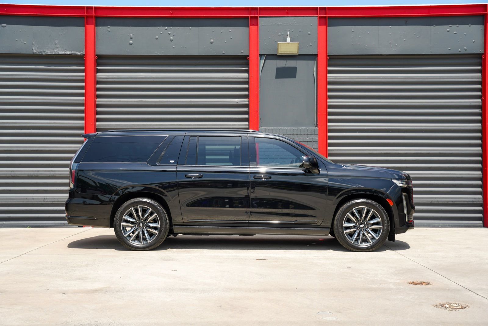 Used 2024 Cadillac Escalade ESV Sport Platinum AWD/4WD image 18