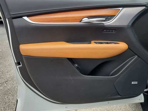 Certified 2023 Cadillac XT5 Premium Luxury FWD image 12