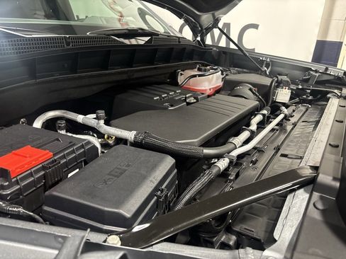 New 2026 GMC Sierra 1500 SLE w/ Preferred Package image 3