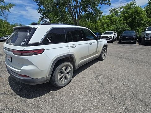 Used 2022 Jeep Grand Cherokee Limited 4xe w/ Luxury Tech Group II AWD/4WD image 8