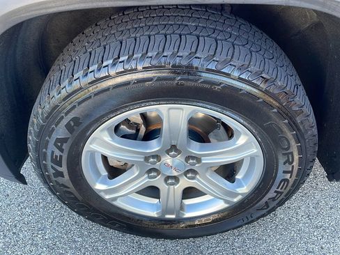 Used 2019 GMC Acadia SLE FWD image 33