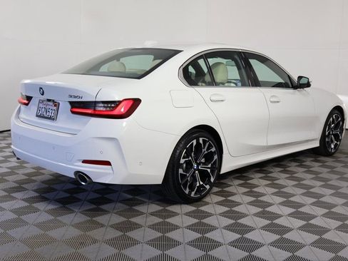 Used 2025 BMW 330i Sedan w/ Premium Package image 4
