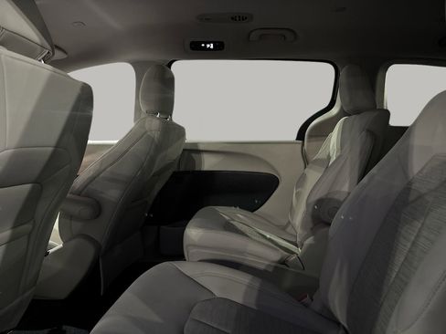 Used 2017 Chrysler Pacifica Touring Plus image 11