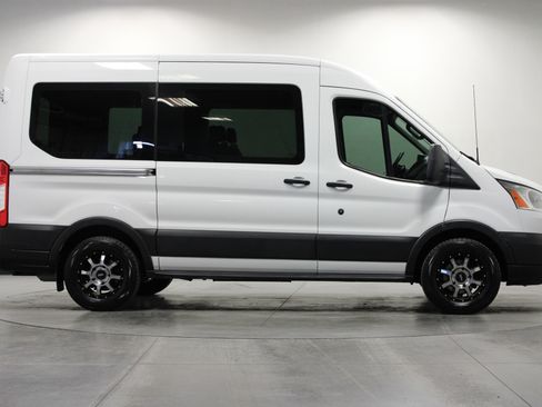 Used 2018 Ford Transit 150 XLT image 3