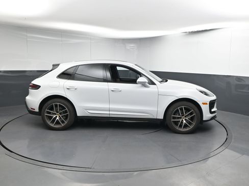 Certified 2025 Porsche Macan image 27