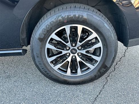 Used 2025 Ford Expedition Platinum image 24