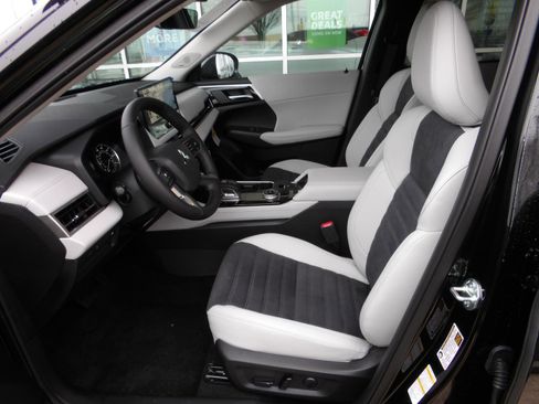 New 2026 Mitsubishi Outlander SE image 15