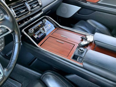 Used 2021 Lincoln Navigator Reserve image 16