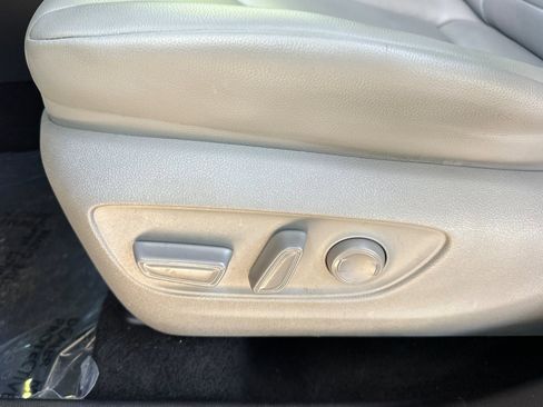 Used 2022 Toyota Highlander XLE FWD image 13