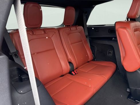 Used 2025 Lincoln Aviator Reserve w/ Jet Appearance Package AWD/4WD image 12