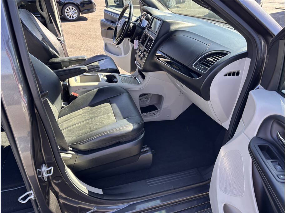 Used 2019 Dodge Grand Caravan SXT FWD image 16