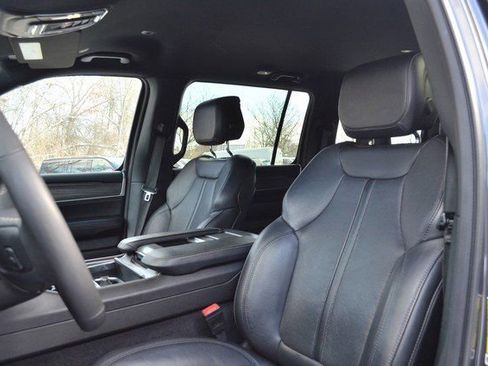 Used 2024 Jeep Wagoneer Series III image 17