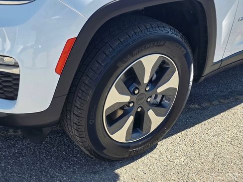 Used 2023 Jeep Grand Cherokee 4WD 4xe image 11