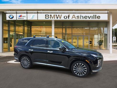Used 2023 Hyundai Palisade Calligraphy FWD image 1