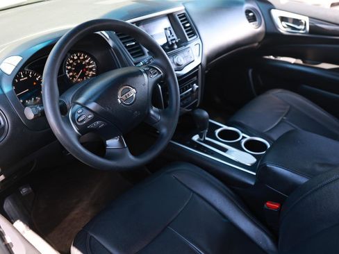 Used 2014 Nissan Pathfinder S image 4