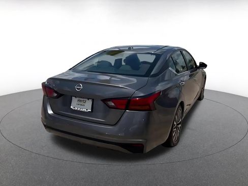 Used 2025 Nissan Altima 2.5 SV FWD image 12