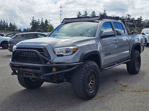 Used 2021 Toyota Tacoma TRD Off-Road AWD/4WD image 4