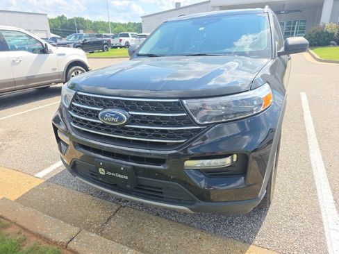 Used 2021 Ford Explorer XLT w/ Equipment Group 202A RWD image 4
