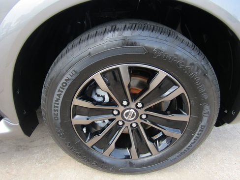 Used 2019 Nissan Armada Platinum w/ Captain's Chairs Package RWD image 8