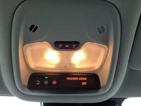 Used 2025 Chevrolet TrailBlazer LT AWD/4WD image 24