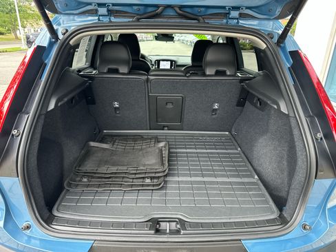 Used 2024 Volvo XC40 B5 Core w/ Protection Package Premier AWD/4WD image 34