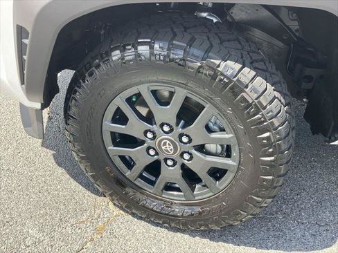 Certified 2025 Toyota 4Runner SR5 AWD/4WD image 9
